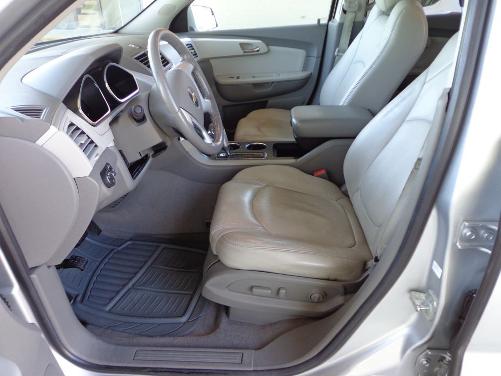 2011 Chevrolet Traverse Image 13