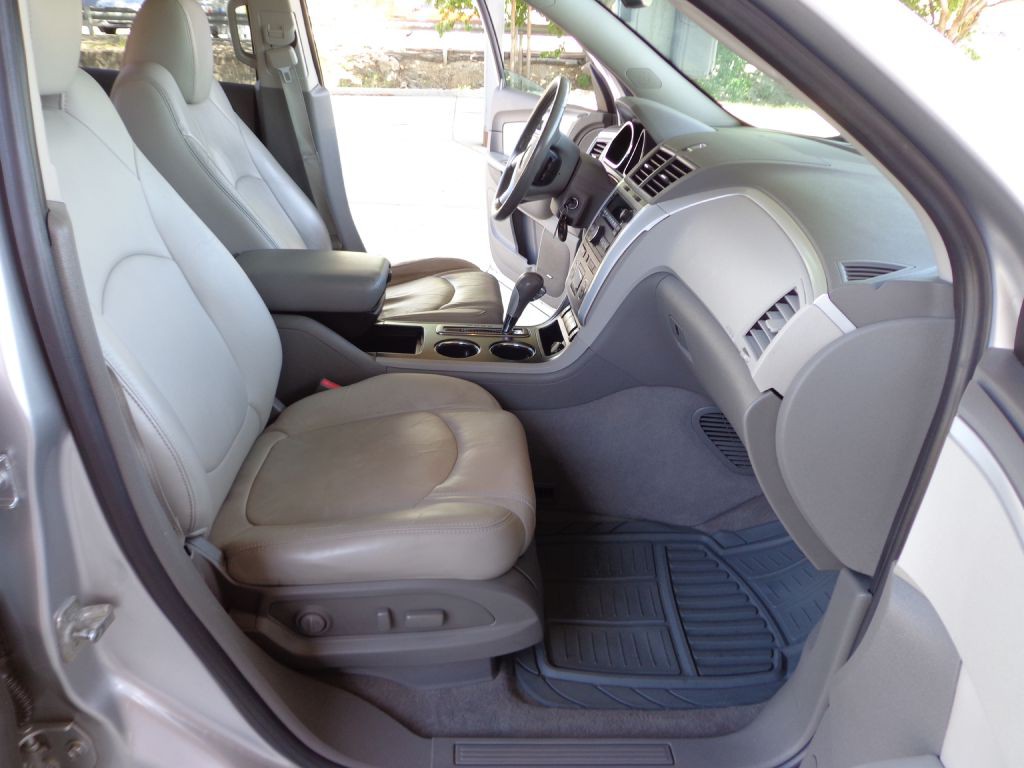 2011 Chevrolet Traverse Image 16