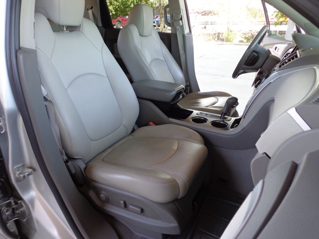 2011 Chevrolet Traverse Image 17