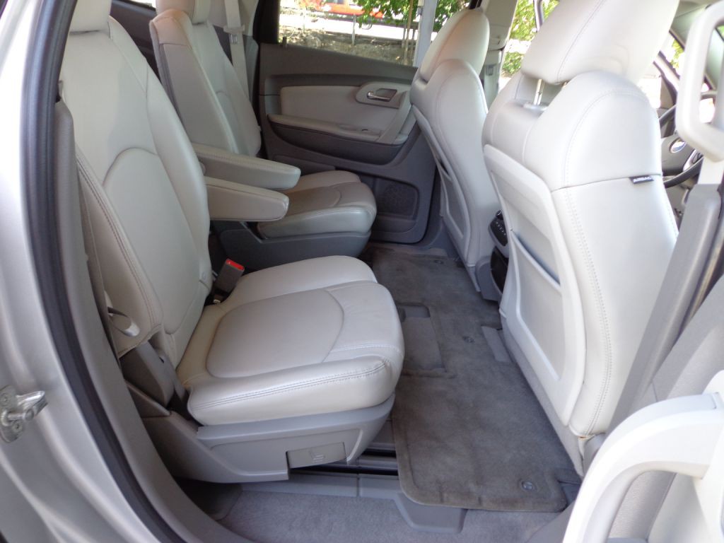 2011 Chevrolet Traverse Image 19