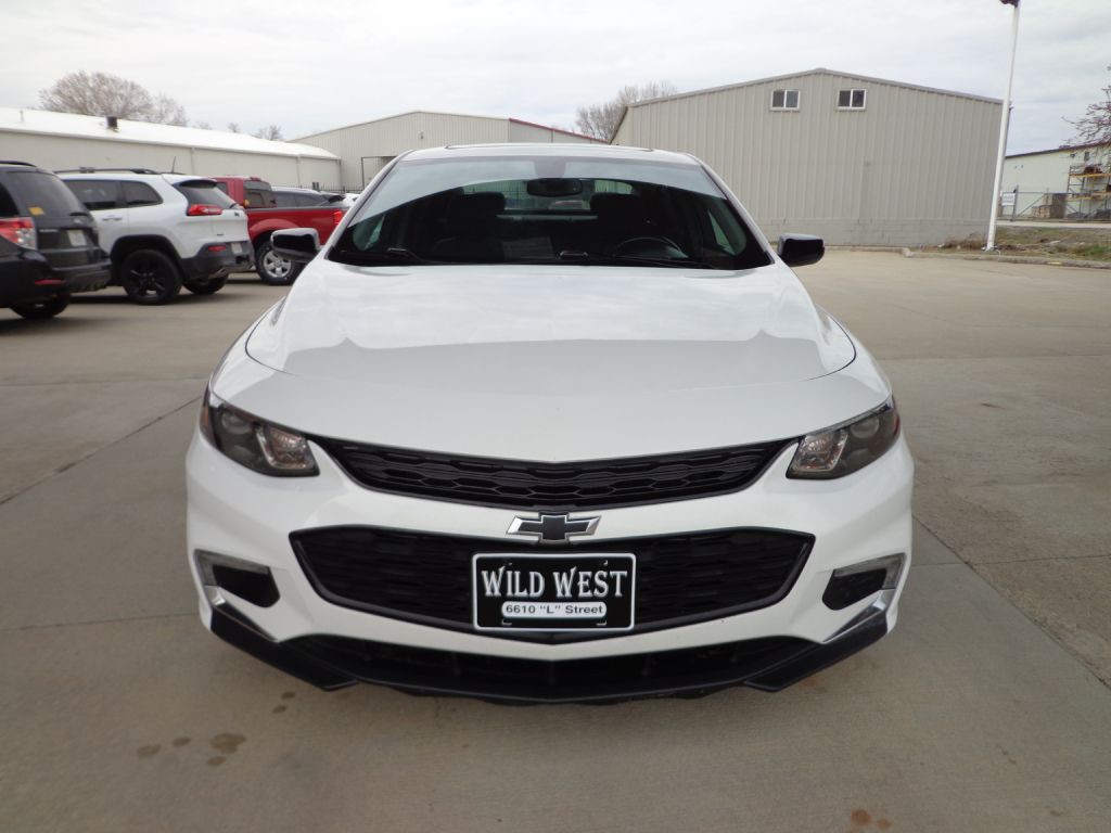 2018 Chevrolet Malibu Image 2