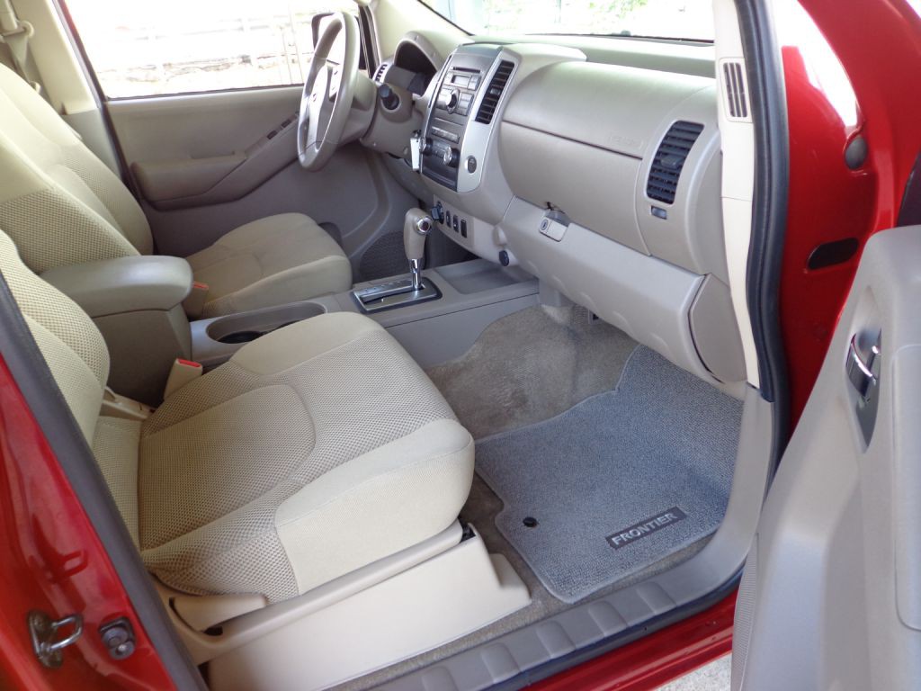 2012 Nissan Frontier Image 17