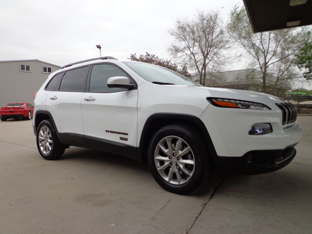 2017 Jeep Cherokee Image 3