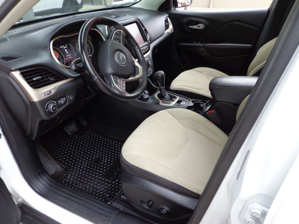 2017 Jeep Cherokee Image 11