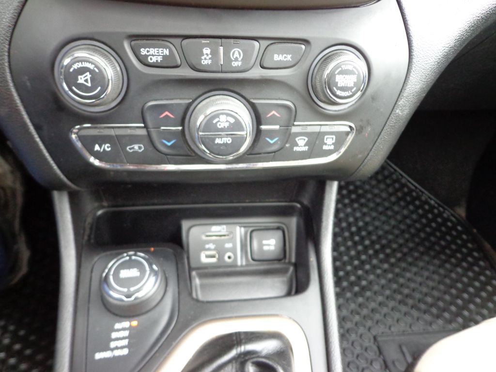 2017 Jeep Cherokee Image 19