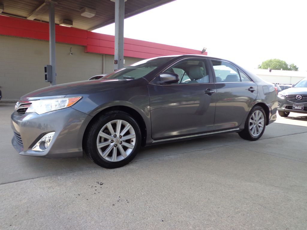 2014 Toyota Camry Image 1
