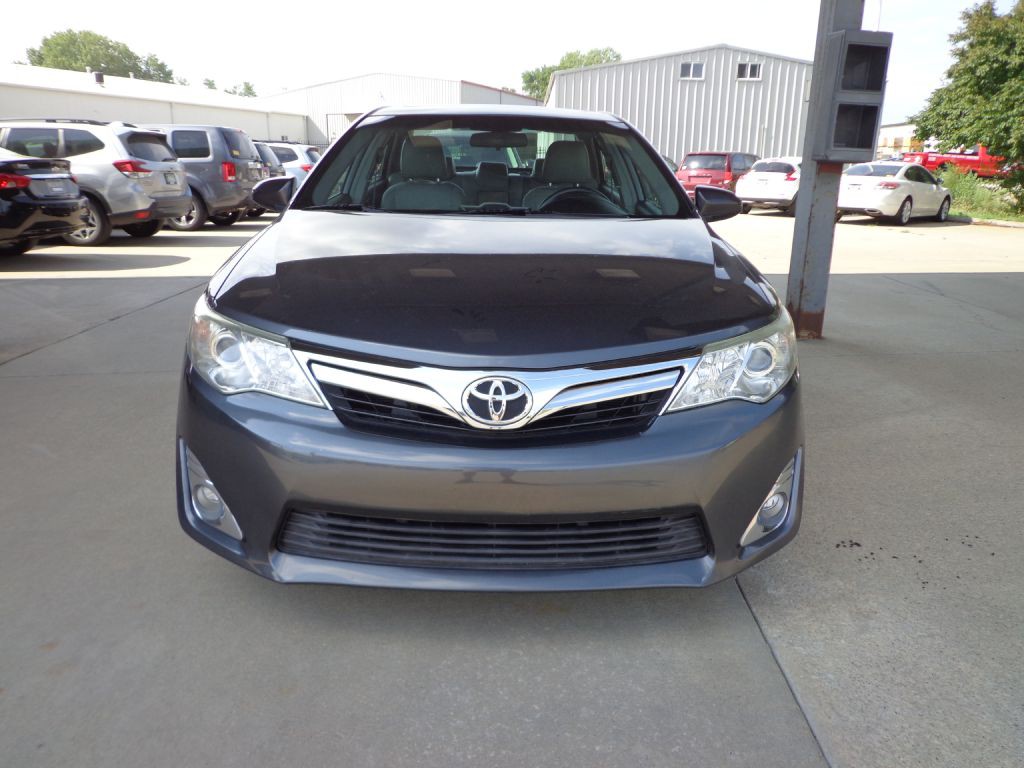 2014 Toyota Camry Image 2
