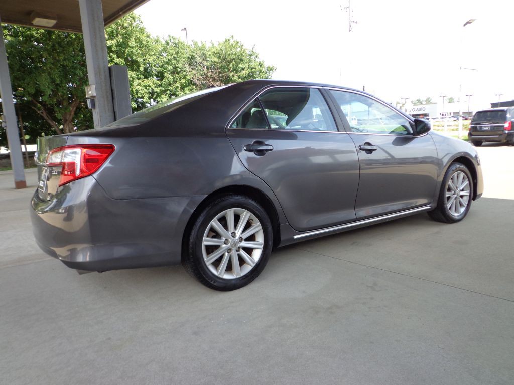 2014 Toyota Camry Image 4