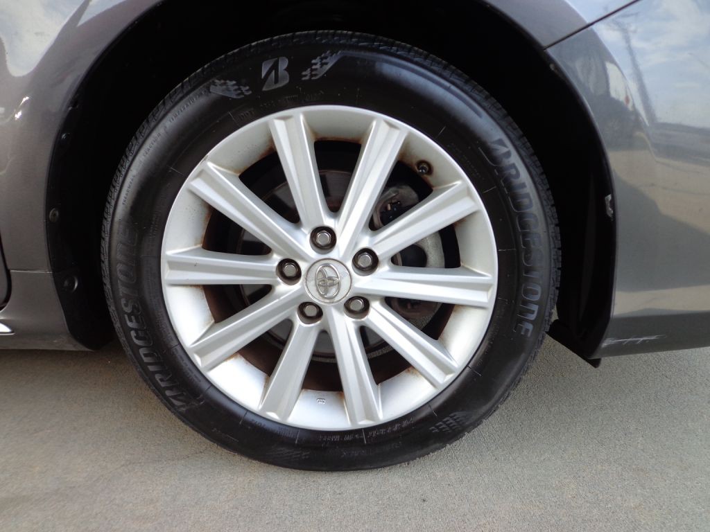 2014 Toyota Camry Image 9