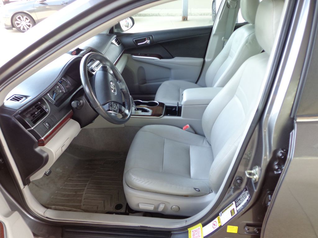 2014 Toyota Camry Image 13