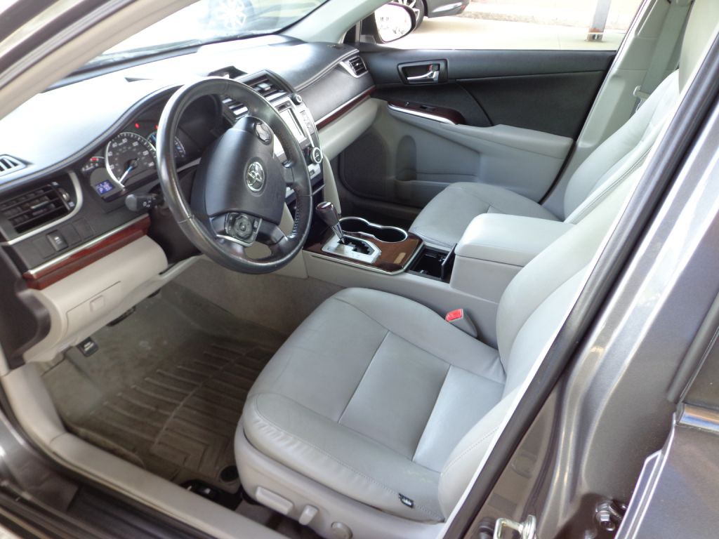 2014 Toyota Camry Image 15