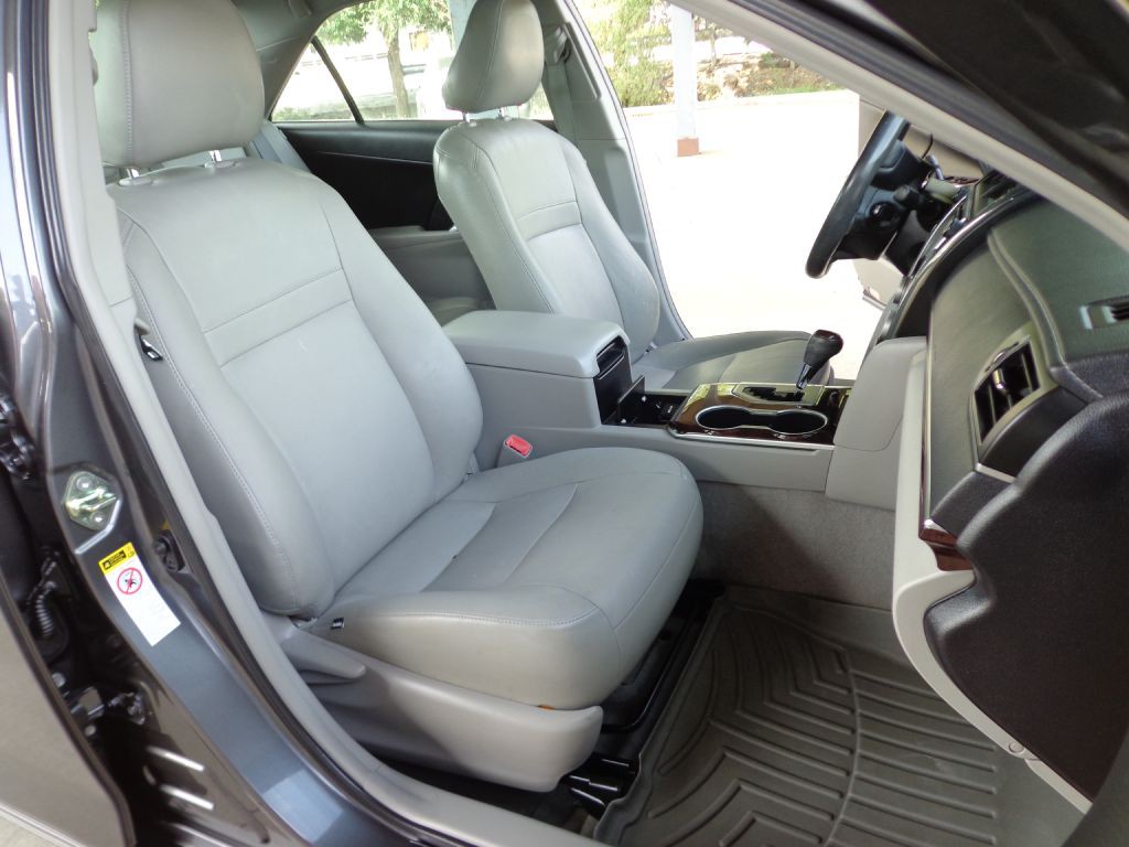 2014 Toyota Camry Image 17