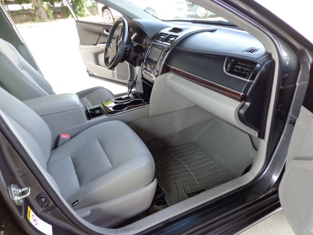 2014 Toyota Camry Image 18