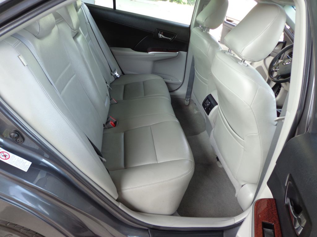 2014 Toyota Camry Image 19