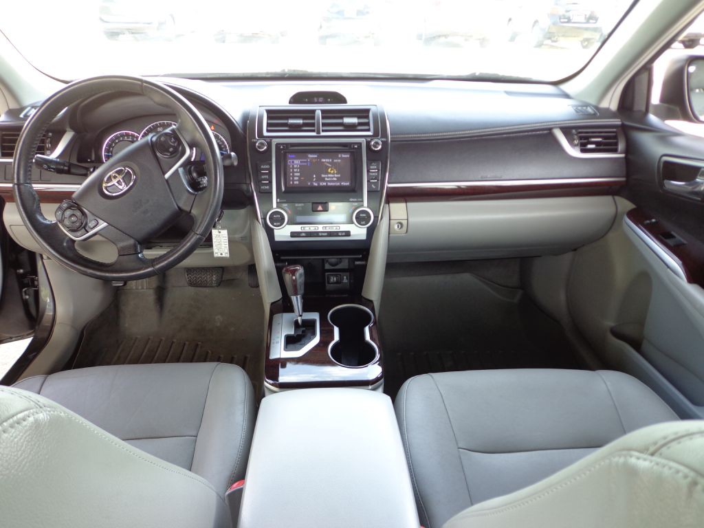 2014 Toyota Camry Image 21