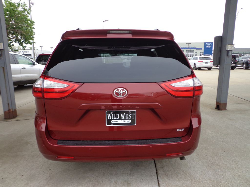 2015 Toyota Sienna Image 5