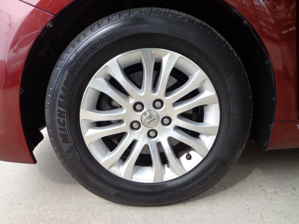 2015 Toyota Sienna Image 7