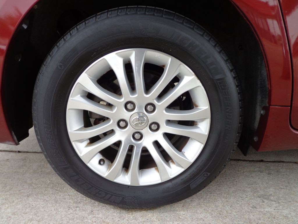 2015 Toyota Sienna Image 9