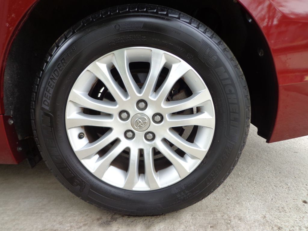 2015 Toyota Sienna Image 10