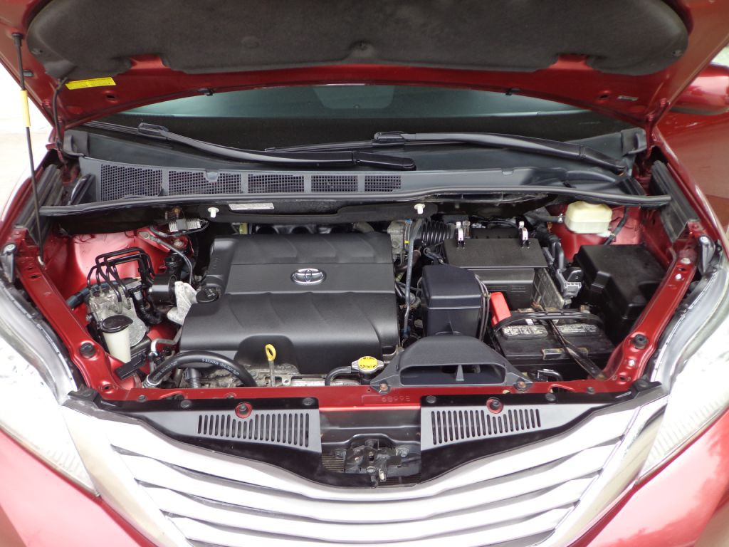2015 Toyota Sienna Image 11