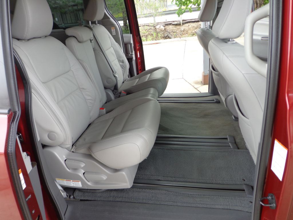 2015 Toyota Sienna Image 18