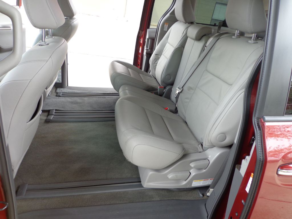 2015 Toyota Sienna Image 20