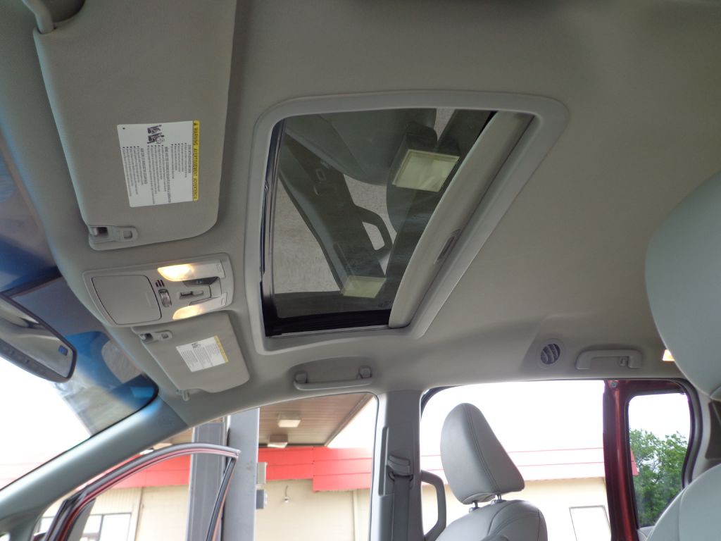 2015 Toyota Sienna Image 22