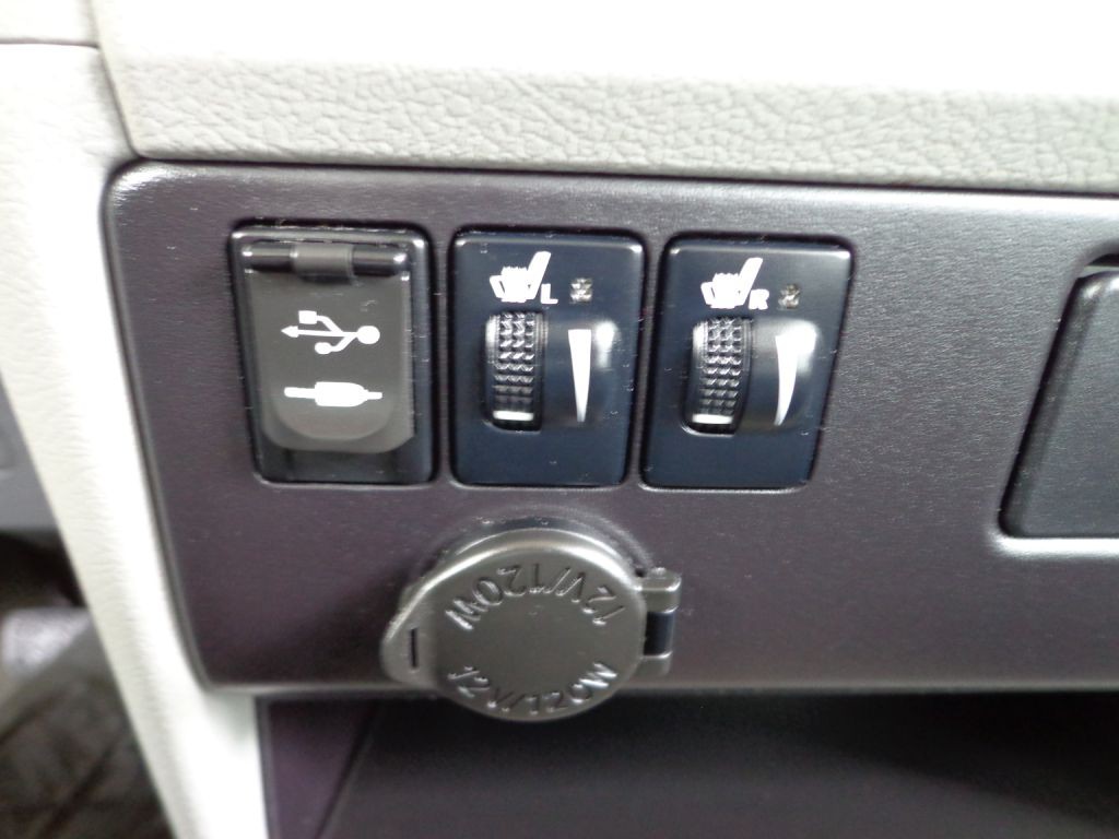 2015 Toyota Sienna Image 24