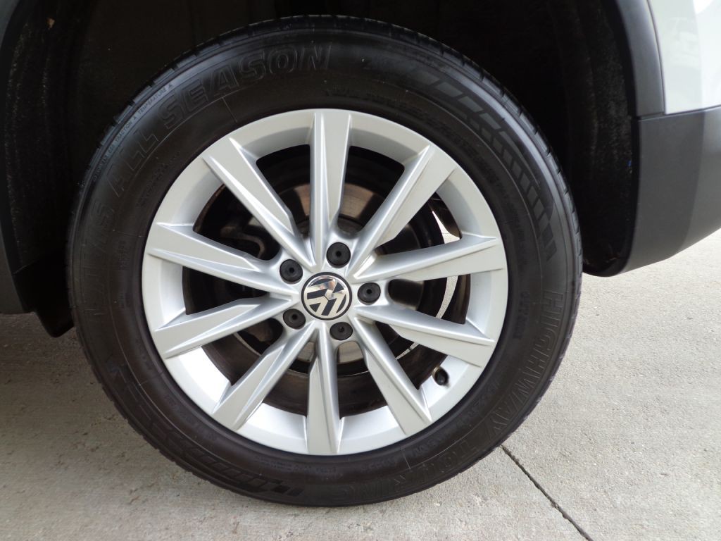 2017 Volkswagen Tiguan Image 11
