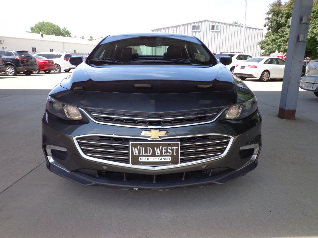 2016 Chevrolet Malibu Image 2