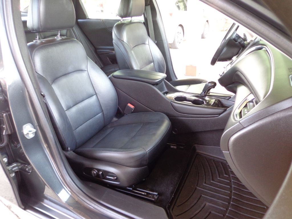 2016 Chevrolet Malibu Image 17