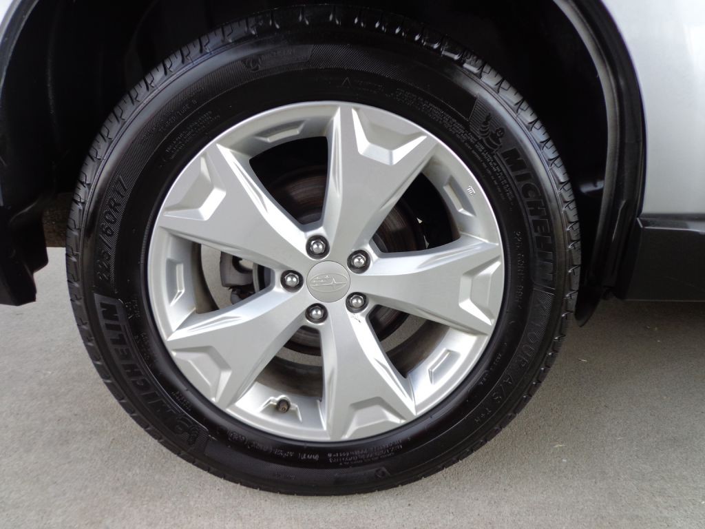 2014 Subaru Forester Image 10