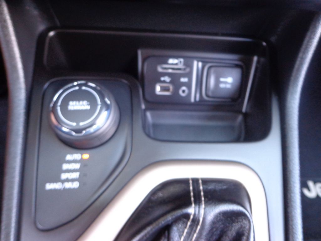 2016 Jeep Cherokee Image 24