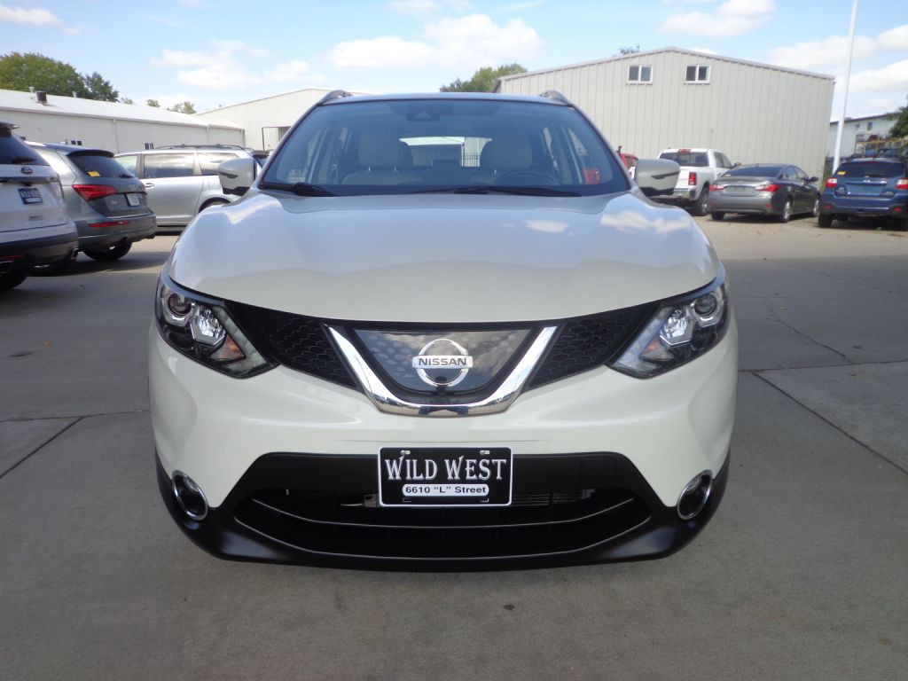 2018 Nissan Rogue Image 2
