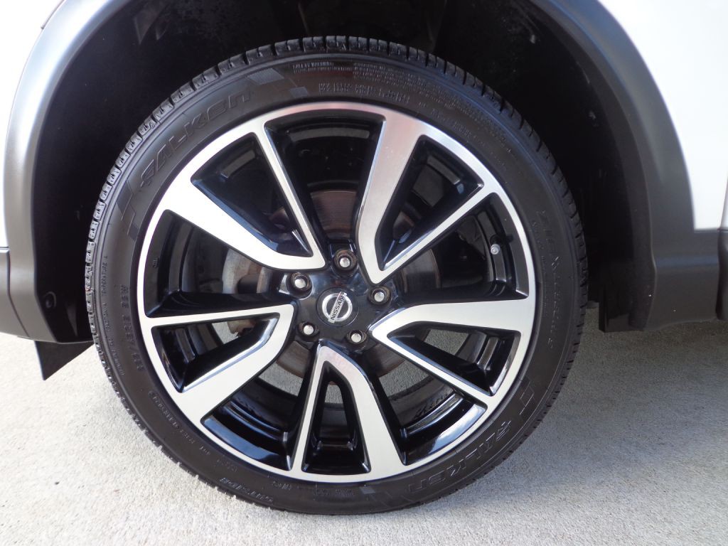 2018 Nissan Rogue Image 8
