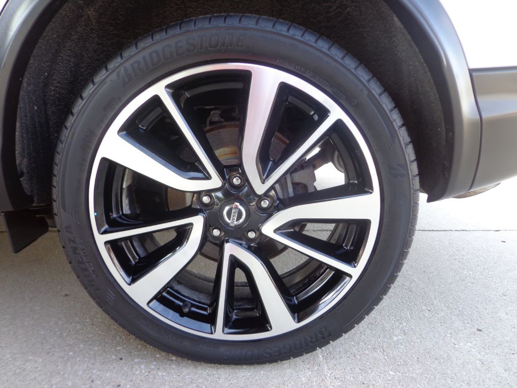 2018 Nissan Rogue Image 11