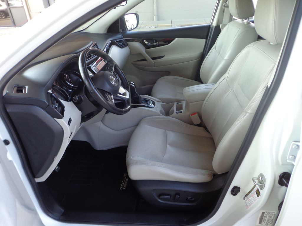 2018 Nissan Rogue Image 13