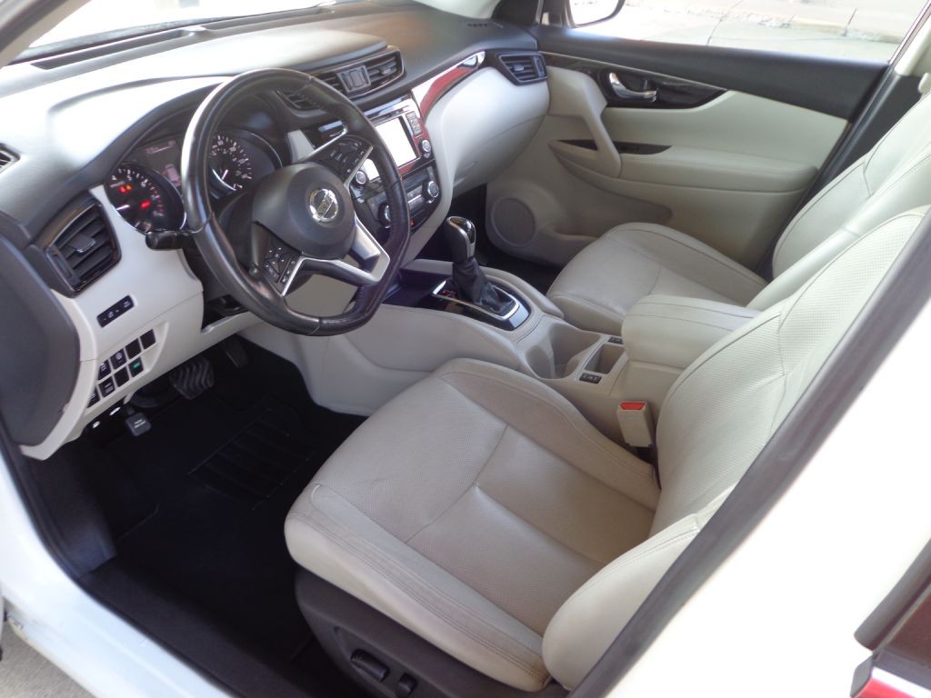 2018 Nissan Rogue Image 15