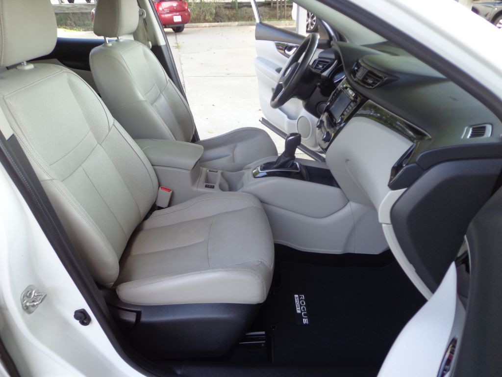 2018 Nissan Rogue Image 16