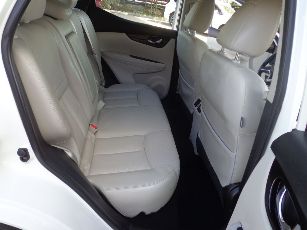 2018 Nissan Rogue Image 19