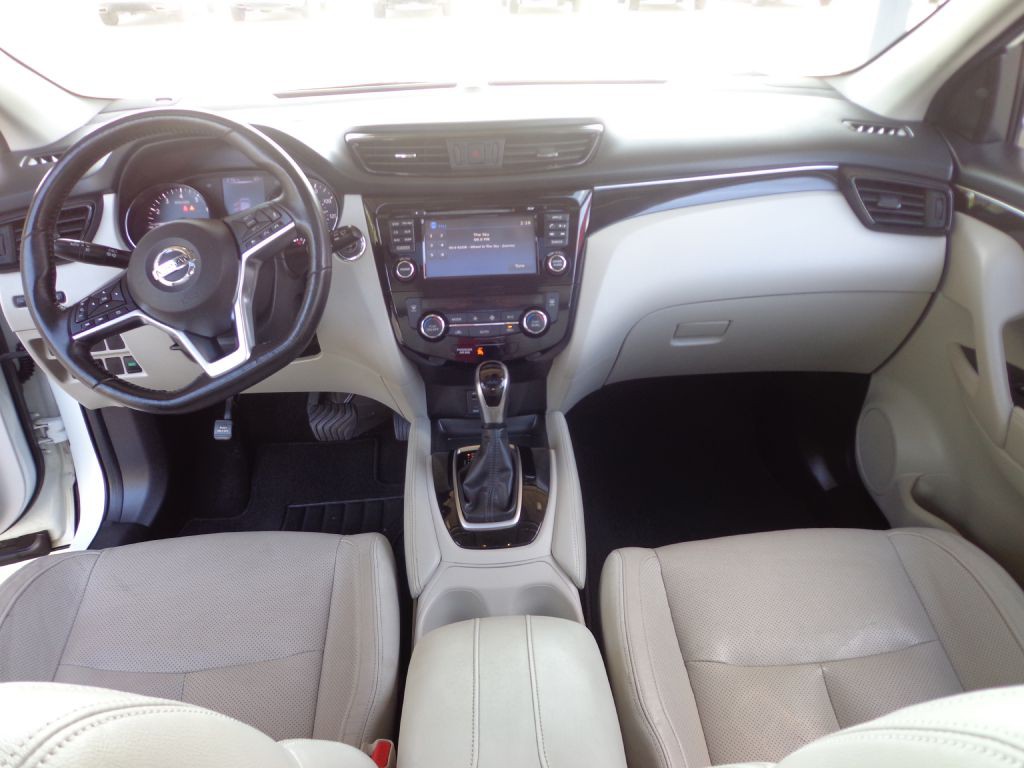 2018 Nissan Rogue Image 23