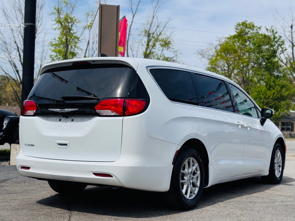 2023 Chrysler Voyager Image 7