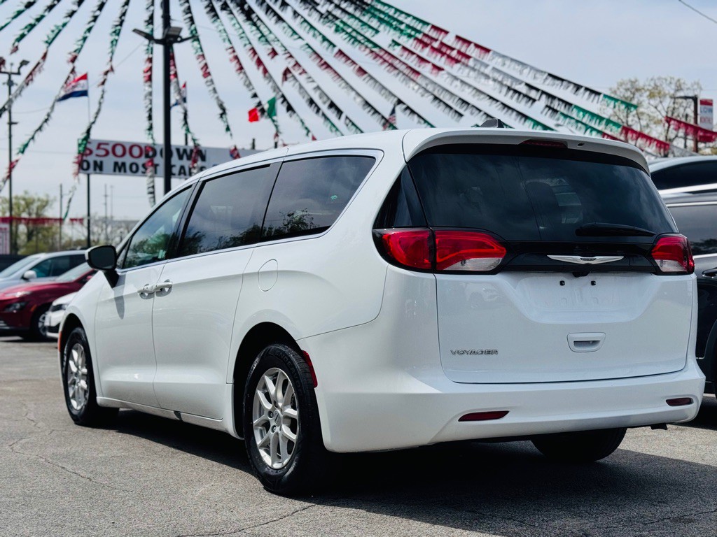 2023 Chrysler Voyager Image 9