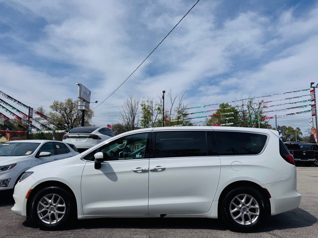 2023 Chrysler Voyager Image 10