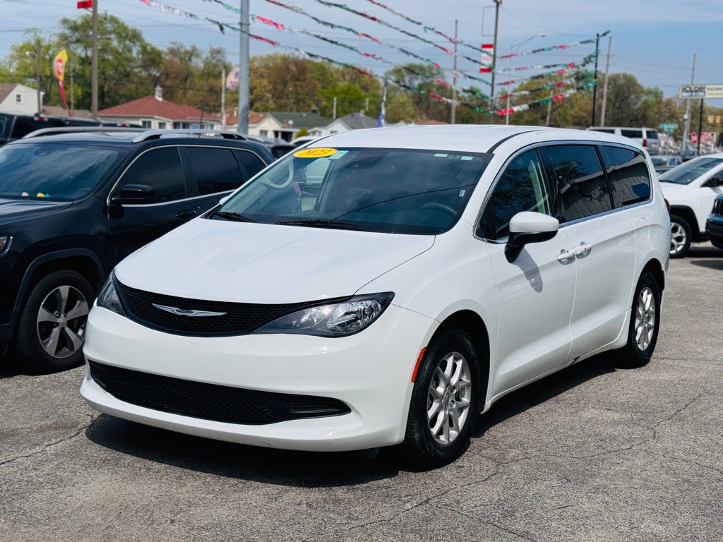 2023 Chrysler Voyager Image 11