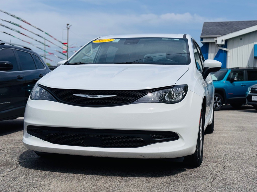 2023 Chrysler Voyager Image 13
