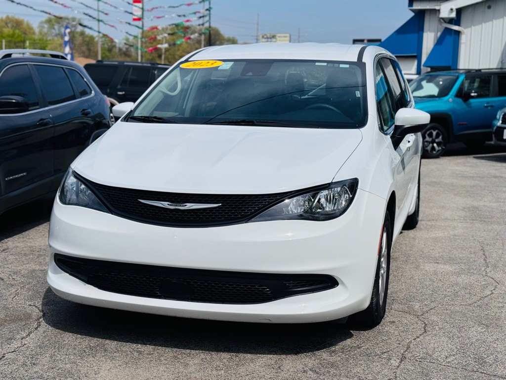 2023 Chrysler Voyager Image 14