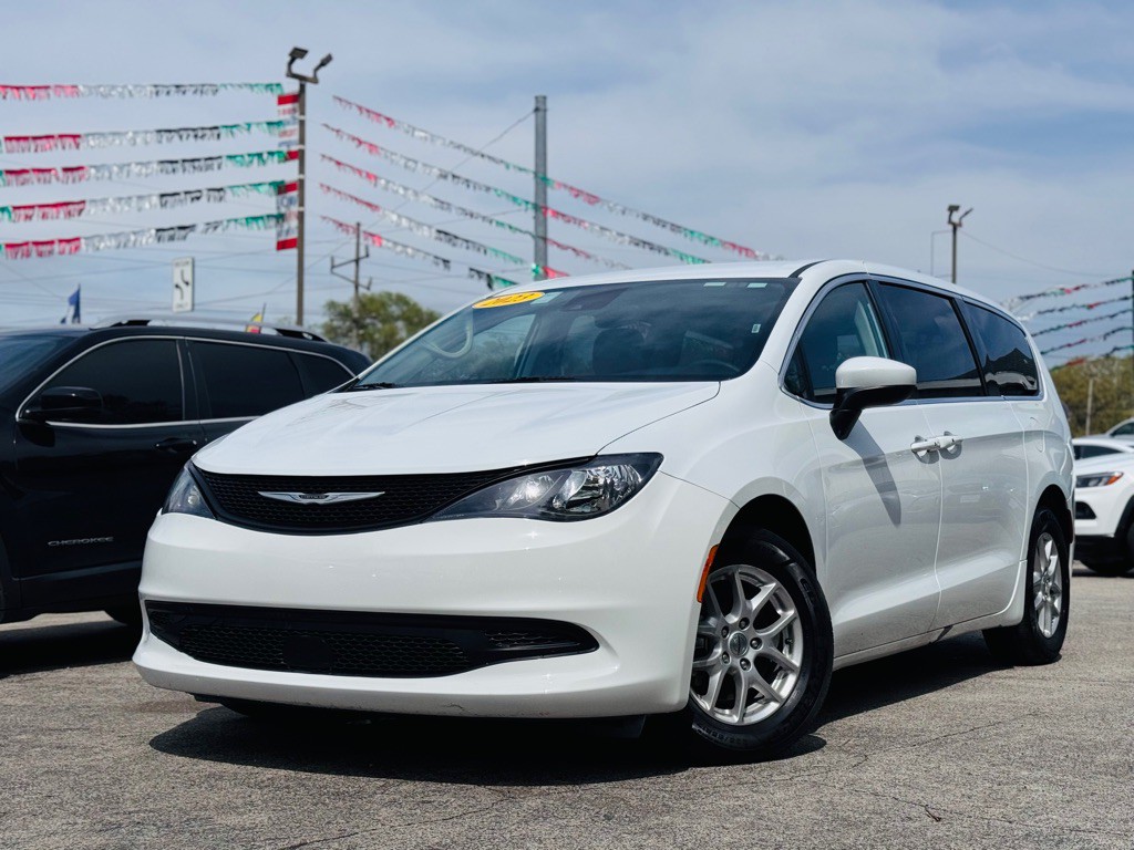 2023 Chrysler Voyager Image 16
