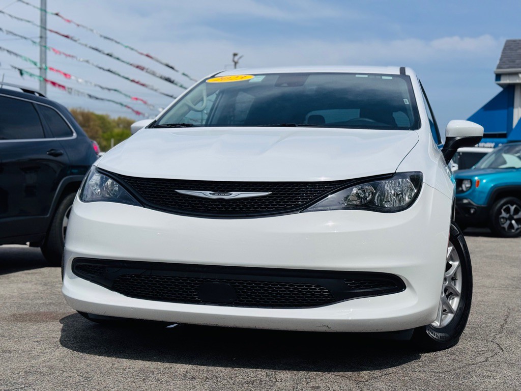 2023 Chrysler Voyager Image 17