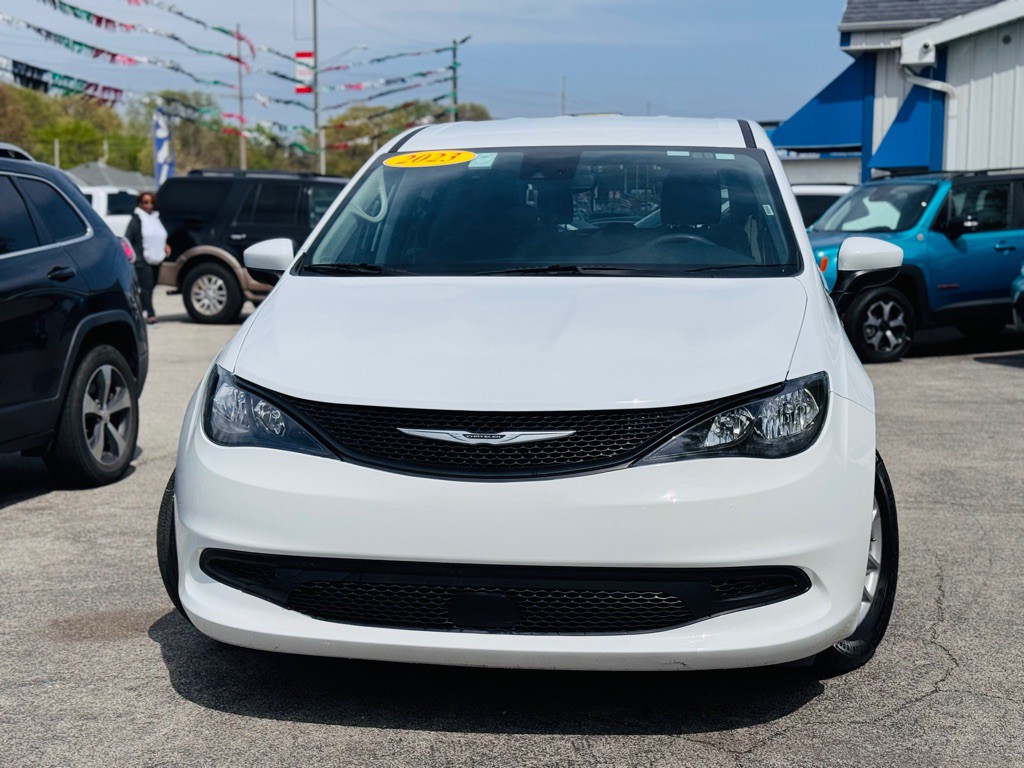 2023 Chrysler Voyager Image 18